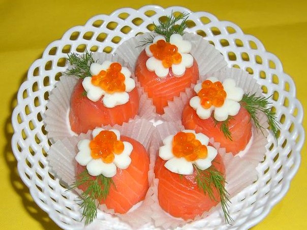 Сырная закуска с крабовыми палочками и лососем Сырная закуска с крабовыми палочками и лососем