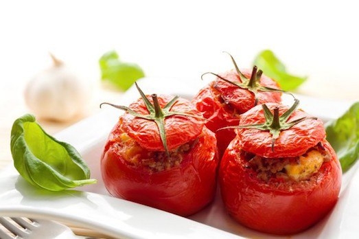Попробуйте сделать вкуснейшие помидоры, фаршированные курицей и грибами