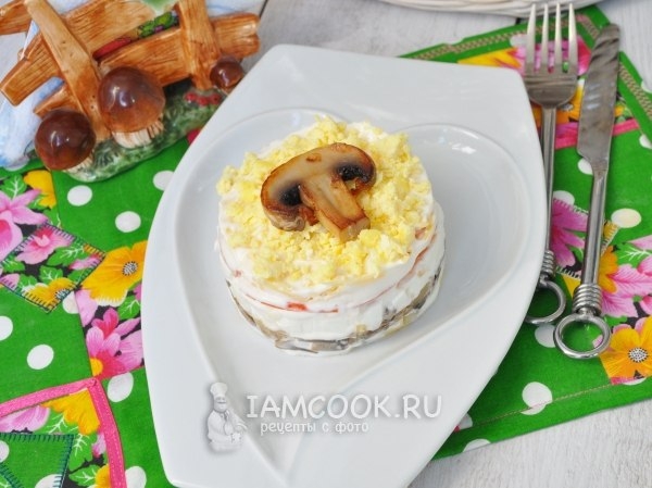 САЛАТ С ШАМПИНЬОНАМИ И СЫРОМ