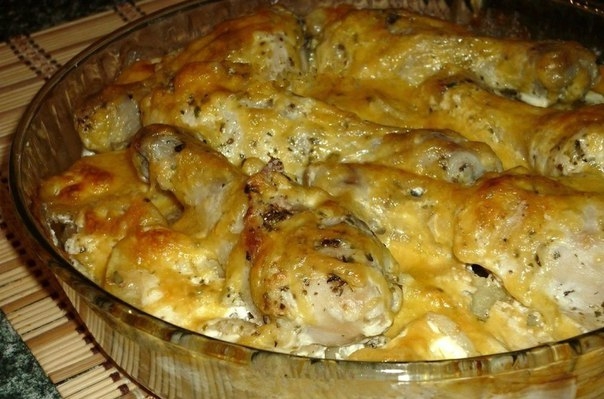 Картошка с куриными ножками в духовке.