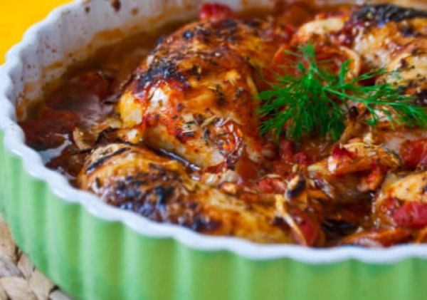 Курица, запеченная с овощами и прованскими травами. Курица, запеченная с овощами и прованскими травами.