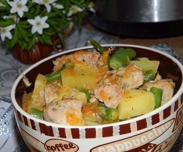 Овощное рагу со свининой.