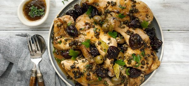 Курица с черносливом в духовке