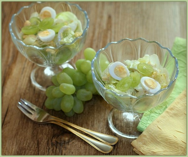 Салат с сыром и виноградом