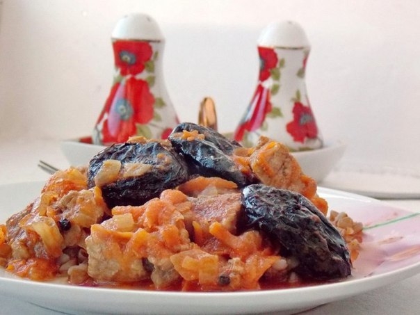 Одесская кухня: Свинина с черносливом и орехами