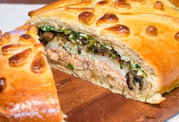 КУЛЕБЯКА С РЫБОЙ, ГРИБАМИ И РИСОМ