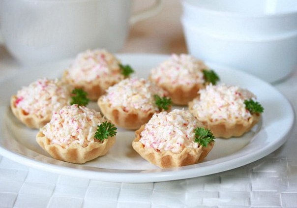 ТАРТАЛЕТКИ С КРАБОВЫМ МЯСОМ И МАСЛИНАМИ ТАРТАЛЕТКИ С КРАБОВЫМ МЯСОМ И МАСЛИНАМИ