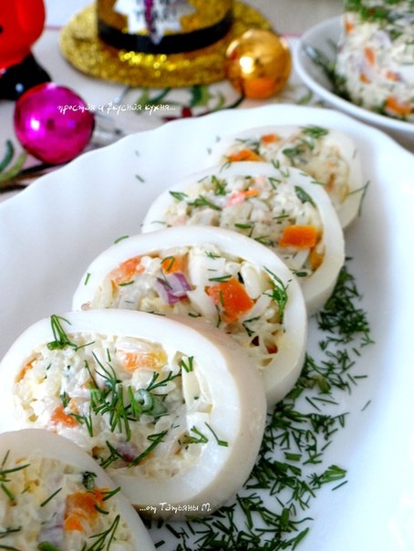 НОВОГОДНИЙ КРАБОВЫЙ САЛАТ В КАЛЬМАРЕ - ОЧЕНЬ СИМПОТИЧНО И ВКУСНО! НОВОГОДНИЙ КРАБОВЫЙ САЛАТ В КАЛЬМАРЕ - ОЧЕНЬ СИМПОТИЧНО И ВКУСНО!