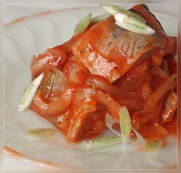 МАРИНОВАННАЯ РЫБА С ТОМАТНЫМ СОУСОМ МАРИНОВАННАЯ РЫБА С ТОМАТНЫМ СОУСОМ
