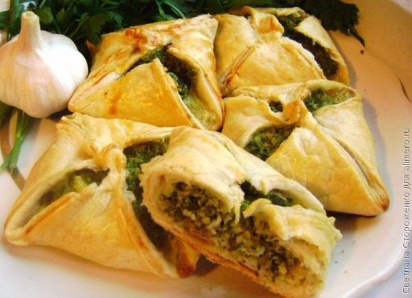Самса с начинкой из брынзы и шпината