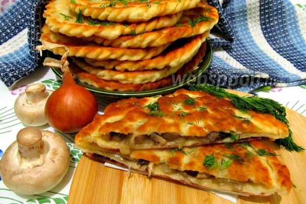 СЫТНЫЕ ЛЕПЕШКИ С ГРИБАМИ И ЛУКОМ