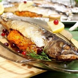 ЗАПЕЧЕННАЯ СКУМБРИЯ С МОРКОВЬЮ ЗАПЕЧЕННАЯ СКУМБРИЯ С МОРКОВЬЮ