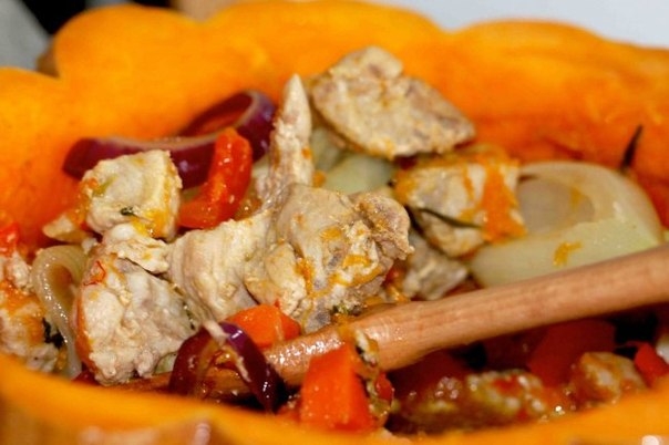 ТЫКВА, ФАРШИРОВАННАЯ КУРИЦЕЙ