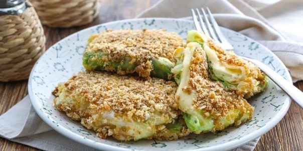 КАПУСТНЫЕ ШНИЦЕЛИ С СЫРОМ И ЗЕЛЕНЬЮ