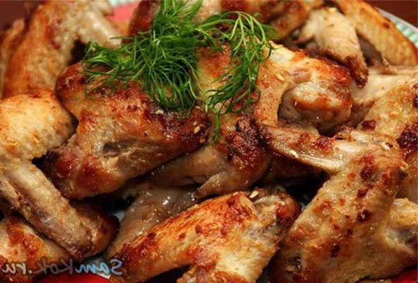 Куриные крылышки с маринованной репой