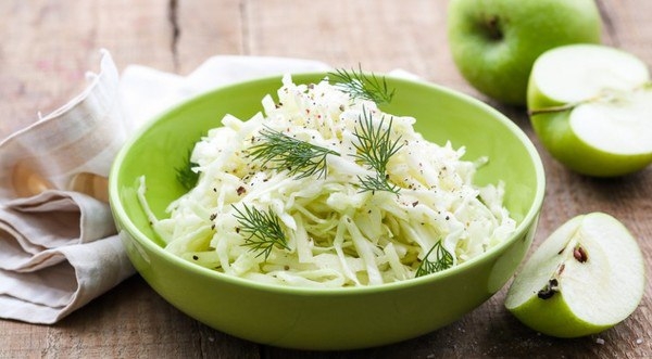 ОРИГИНАЛЬНЫЙ САЛАТ ИЗ БЕЛОКОЧАННОЙ КАПУСТЫ С МЕДОМ.