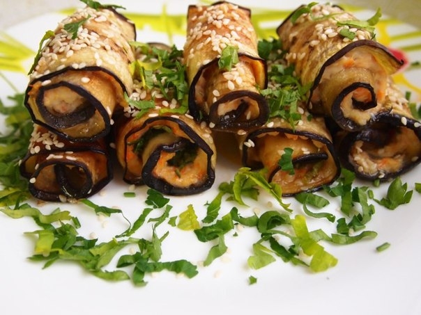 РУЛЕТИКИ ИЗ БАКЛАЖАНОВ С РУБЛЕНОЙ КУРИЦЕЙ РУЛЕТИКИ ИЗ БАКЛАЖАНОВ С РУБЛЕНОЙ КУРИЦЕЙ
