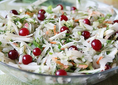 САЛАТ С ЯБЛОКАМИ, КАПУСТОЙ И КЛЮКВОЙ САЛАТ С ЯБЛОКАМИ, КАПУСТОЙ И КЛЮКВОЙ