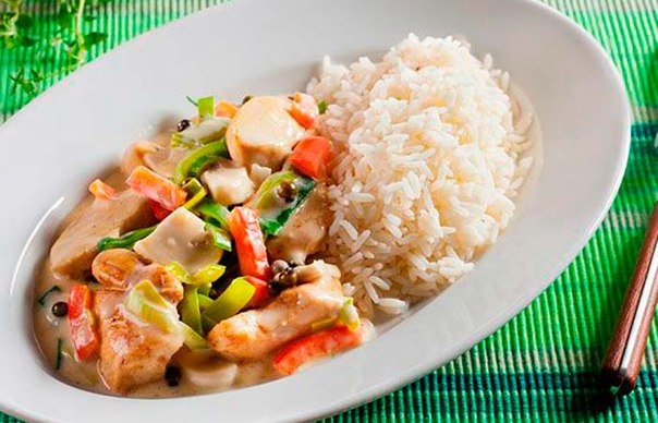 Куриная грудка с рисом и овощами