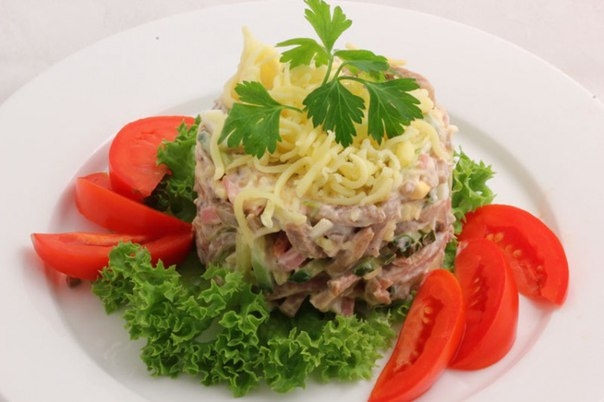 САЛАТ С ЯЗЫКОМ И ШАМПИНЬОНАМИ