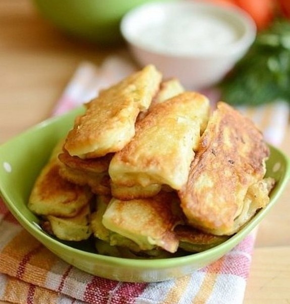 Кабачки в кляре с чесночком — вкусно и просто Кабачки в кляре с чесночком — вкусно и просто