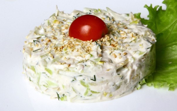 Салат с курицей и сельдереем Салат с курицей и сельдереем