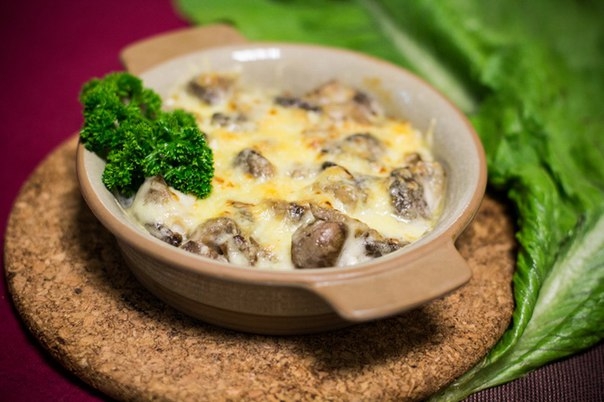 Маслята со сметаной и мускатным орехом Маслята со сметаной и мускатным орехом