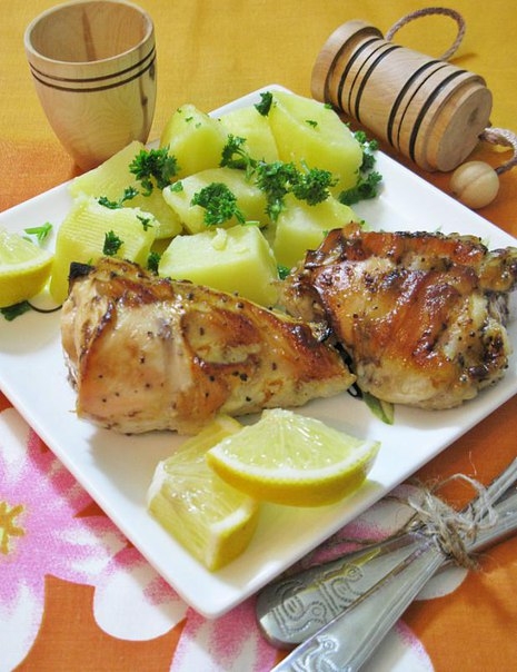 Курица, запеченная с лимоном, сметаной и медом