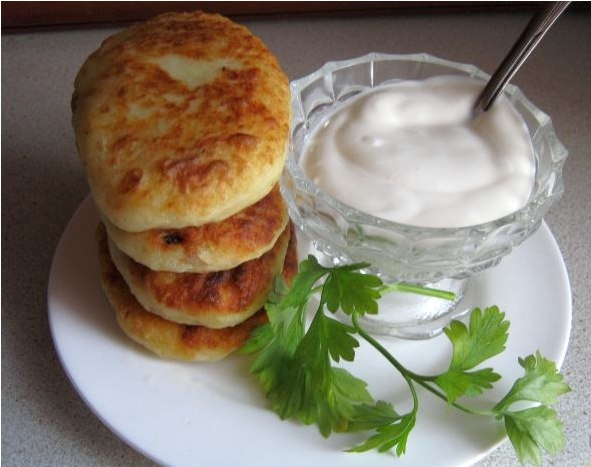 Картофельные пирожки с начинкой из фарша