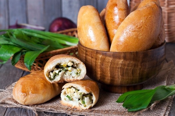 БАБУШКИНЫ ПИРОЖКИ С ЗЕЛЕНЫМ ЛУКОМ И ЯЙЦОМ