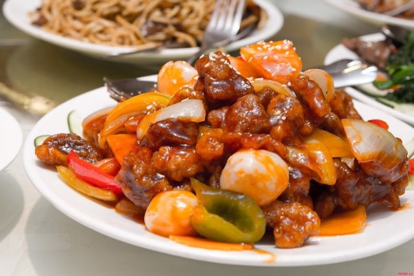Ароматное тушеное мясо с чесноком и кинзой