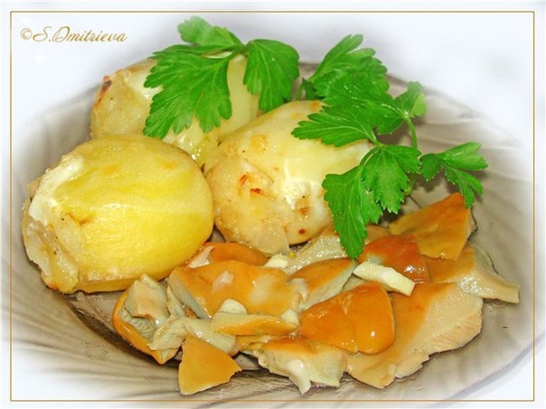 Картофель фаршированный луком