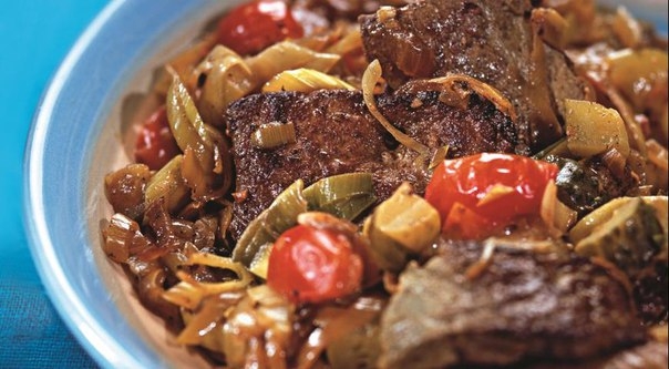 Печенка с маринованными огурцами