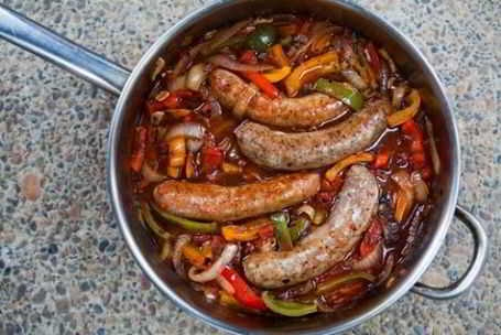 Колбаса, запеченная в горшочке