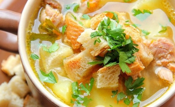 Суп гороховый с копченостями и гренками