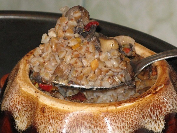 Гречневая каша с курицей в горшочке