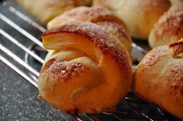 РОГАЛИКИ С ЯБЛОЧНОЙ НАЧИНКОЙ. РОГАЛИКИ С ЯБЛОЧНОЙ НАЧИНКОЙ.