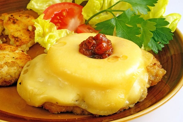 Свинина с ананасом и сыром