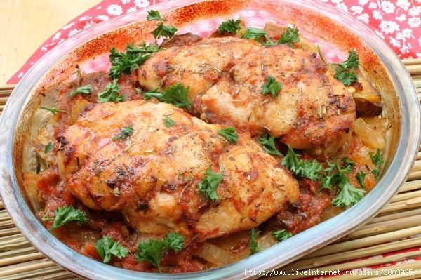 Куриные грудки, запеченные с картофелем