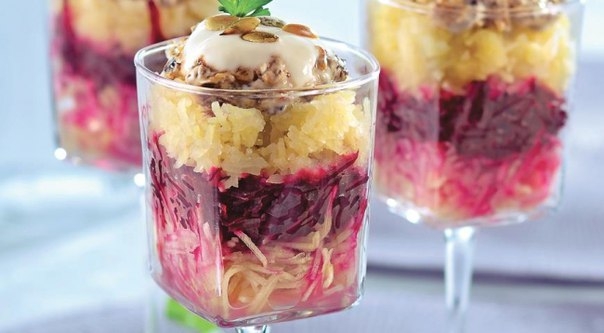 СВЕКОЛЬНЫЙ САЛАТ С ЧЕРНОСЛИВОМ И ЗАПРАВКОЙ ИЗ ХРЕНА