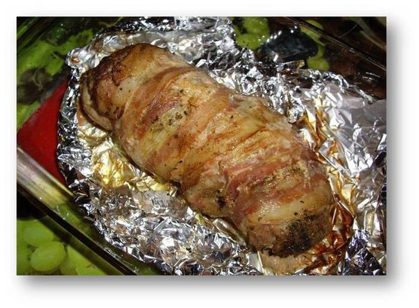 Мясной рулет с грибами и гранатом