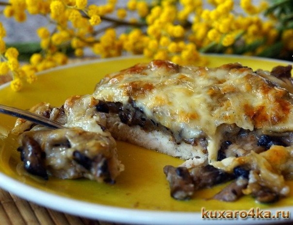КУРОЧКА С ГРИБОЧКАМИ ПОД СЫРНОЙ ШУБКОЙ