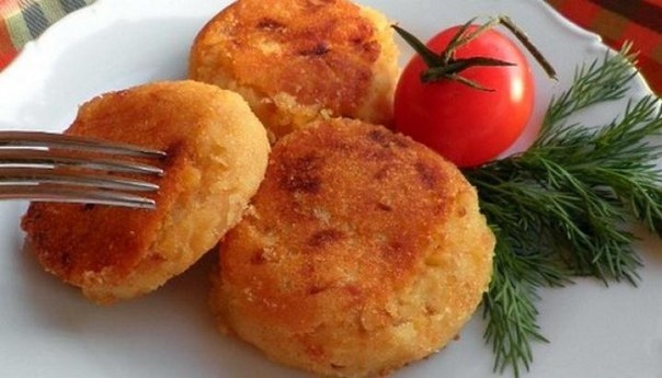 Картофельные котлеты с пармезаном и зеленью.
