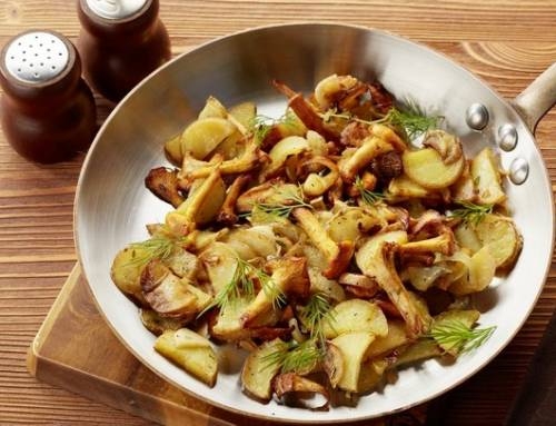 РЕЦЕПТ ЖАРЕНОГО КАРТОФЕЛЯ С ЛИСИЧКАМИ