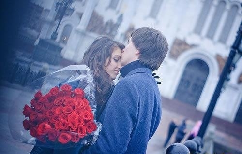 Ищите людей сильных, счастливых.