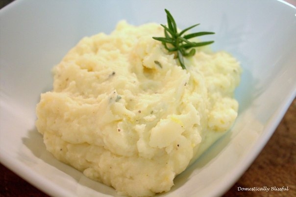 Картофельное пюре с сыром, лимоном и розмарином Картофельное пюре с сыром, лимоном и розмарином