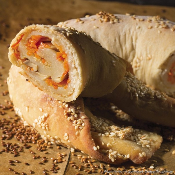 Картофельный рулет с квашеной капустой и грибами Картофельный рулет с квашеной капустой и грибами