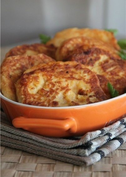 Картофельные оладьи с мясной начинкой. Картофельные оладьи с мясной начинкой.