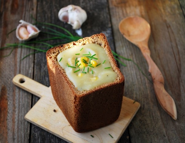 Картофельный суп-пюре в хлебе Картофельный суп-пюре в хлебе
