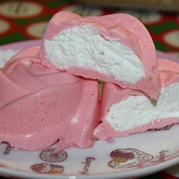 Вариант диетического перекуса, клубничные сырки.